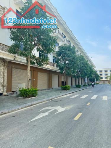 GẤP! CÒN VÀI CĂN – BỎ LỠ LÀ MẤT! KĐT XUÂN NHỮNG BÀN GIAO NGAY . LH: 0966 343 969 - 2
