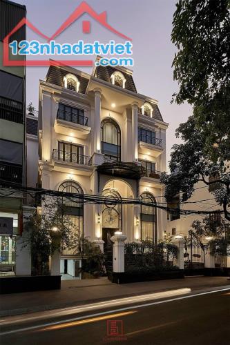 Giảm 10 tỷ Bán Cực Phẩm Mặt Phố Trần Khát Chân, Phố Huế: 470tr/m2, MT 13 m, 296m2. Vị trí
