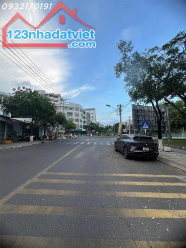 Nhà Cấp 4 Đáng để mua VÌ vị trí đẹp- giá QUÁ RẺ- Đồi diện Công viên ngay vòng xoay- có - 2