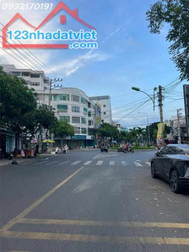Nhà Cấp 4 Đáng để mua VÌ vị trí đẹp- giá QUÁ RẺ- Đồi diện Công viên ngay vòng xoay- có - 3