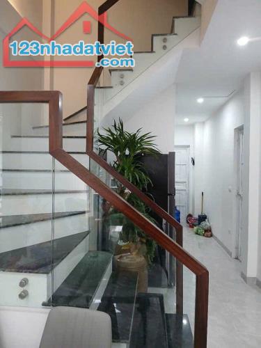 (BÁN SIÊU PHẨM THẠCH BÀN - LONG BIÊN - THANG MÁY - ĐỪƠNG ÔTÔ TRÁNH - ĐA DẠNG TIỆN ÍCH -