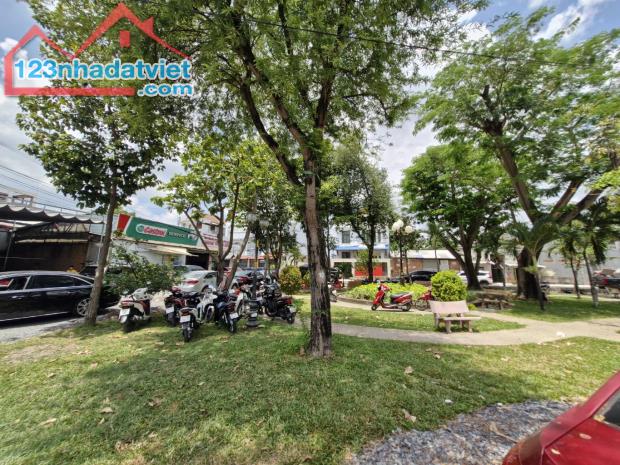 RA GẤP LÔ ĐẤT HẺM NHỰA 8m, ĐỐI DIỆN CÔNG VIÊN, CẠNH GIGAMAL 8,5X17,6 CHỈ 14 TỶ. - 1