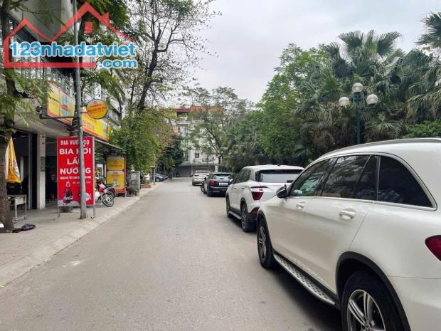 Bán Nhà Phố Hoàng Cầu - 45m x 7 Tầng Thang Máy - Ô Tô Đỗ Cửa - Giá 15,3 tỷ