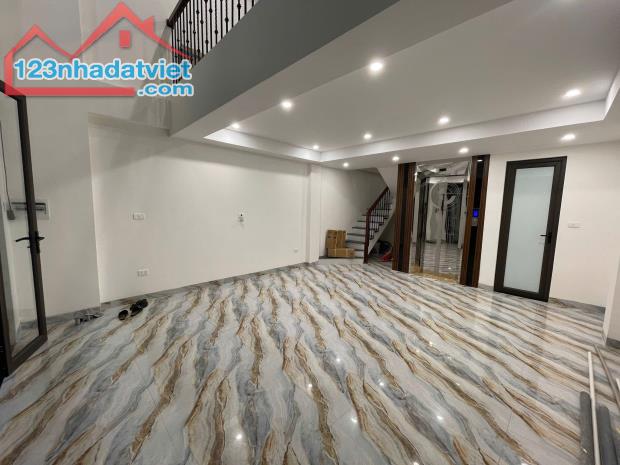 Bán Nhà Phố Hoàng Cầu - 45m x 7 Tầng Thang Máy - Ô Tô Đỗ Cửa - Giá 15,3 tỷ - 1