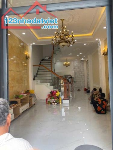 💥 NHÀ- 3TẦNG HOÀN CÔNG CHUẨN CHỈNH -  💥GIÁ CHỈ 6.9 TỶ👉LINH ĐÔNG              👉NGAY PHẠ - 1