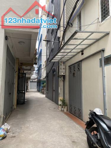 Bán nhà khu Định Công Thượng,47m,5 tầng, ô tô đỗ cửa, 2 mặt thoáng, nhà đẹp full nội thất.