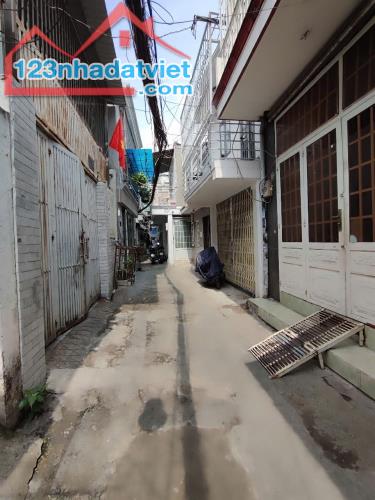 HẺM 3 GÁC THÔNG, Điện Biên Phủ (4.5m x 13m), sát Landmark, nhỉnh 5 tỷ.