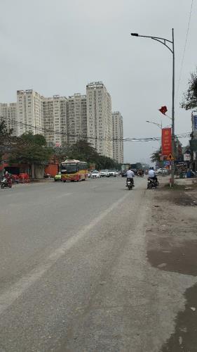 BÁN ĐẤT LÔ GÓC-Ô TÔ VÀO TẬN ĐẤT-700M RA TRẠM TRÔI-ĐƯỜNG TRƯỚC NHÀ 4M- SÁT HỒ-32M-3.25 Tỷ