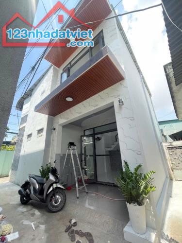 Bán nhà 1 trệt 1 lầu mới tinh, P. Quang Vinh, gần chợ Biên Hoà, chỉ 2ty550