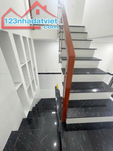 Bán nhà 1 trệt 1 lầu mới tinh, P. Quang Vinh, gần chợ Biên Hoà, chỉ 2ty550 - 3