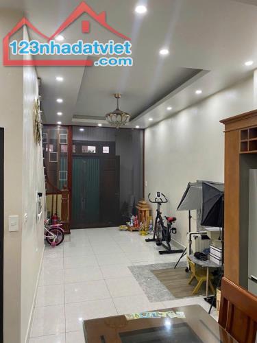 Chính chủ cần bán gấp căn nahf 3 tầng tại trung tâm TDP An Đào, Trâu Quỳ, Gia Lâm - 1
