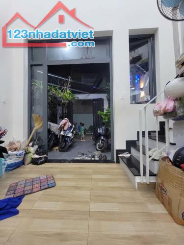 Nhà Sát Mặt Kênh – Gần Ngã 4 Ga – 2 Tầng Đẹp – Giá Hạt Dẻ Quận 12 - 1