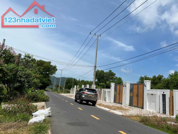 CHỦ NGỘP BÁN NHANH NỀN NGAY BIỂN LONG MỸ NGAY DINH CÔ! THẾ ĐẤY HƯỚNG BIỂN