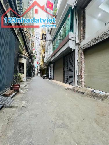 Trần Quốc Hoàn, DT 50M2x6T, MT 4.2M, giá 18 tỷ (rẻ)  PHÂN LÔ Ô TÔ TRÁNH - TRƯỚC CỬA OTO ĐỖ