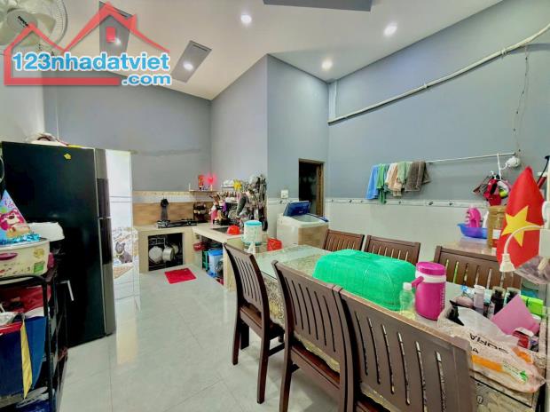 Bán nhà KDC Bửu Long, đường nhựa 12m, nhà còn mới đẹp, chỉ 4 tỷ - 4