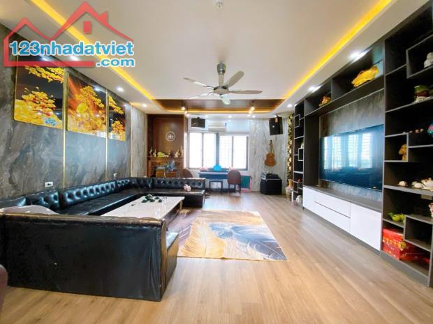 HOT 62 Nguyên Hồng, Đống Đa, phân lô, đường ôtô tránh, m.tiền khủng 5.5, 70m chỉ 27.5 tỷ - 2