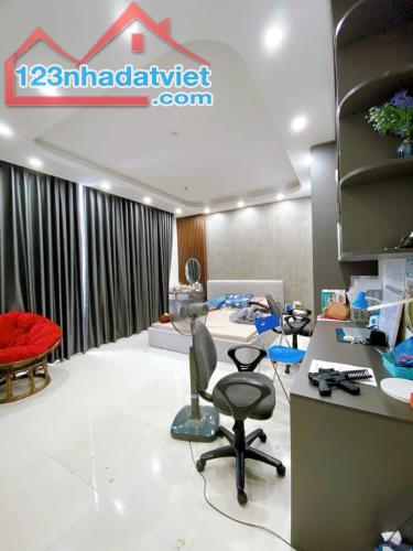 HOT 62 Nguyên Hồng, Đống Đa, phân lô, đường ôtô tránh, m.tiền khủng 5.5, 70m chỉ 27.5 tỷ - 4