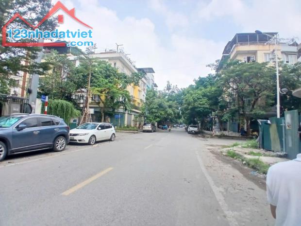 Bán Biệt thự KDT Văn Khê. quận Hà Đông 185m MT 10m, 3 tầng cũ,