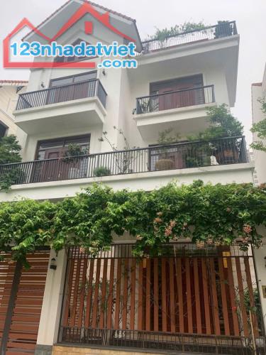 Cho thuê biệt thự Mỹ Đình 2 vị trí đẹp trục chính giá 50 triệu/tháng