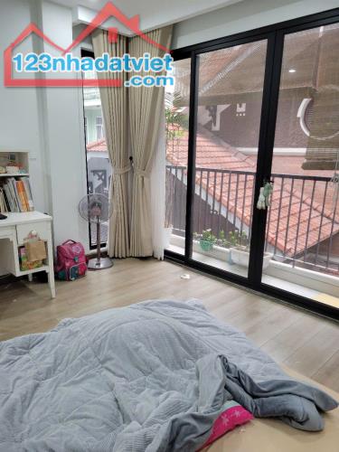 Bán gấp nhà Mặt phố Khâm Thiên giá 13.2 tỷ, 22mx5 tầng, Hè rộng 3m
