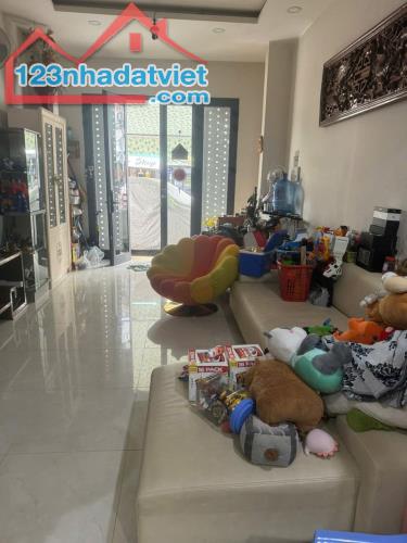 bán nhà mặt tiền Nguyễn thị minh khai , PHường Phước Hòa 

dt 40,68m² Gi.á bá.n: 9 T.Ỷ - 1