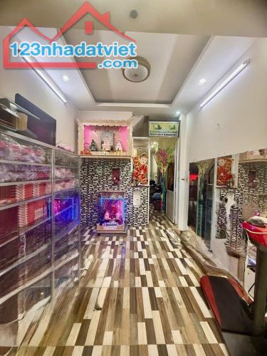 MẶT TIỀN ĐƯỜNG P8 QUẬN 8 - NGAY CẦU CHỮ Y - GIÁP QUẬN 1 - 3X15M - 2 TẦNG LÔ GÓC - 5.8 TỶ - 2