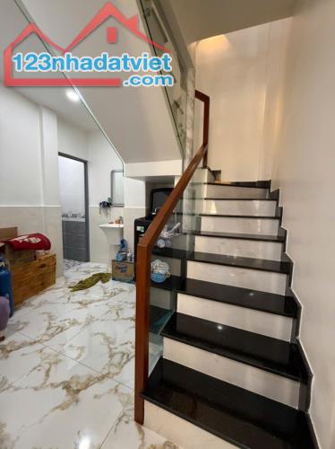 QUẬN 8 NGAY CẦU CHÀ VÀ KẾ QUẬN 5 - DT GẦN 60M2 CN ĐỦ - NỞ HẬU TÀI LỘC - HẺM THÔNG - 5.4 TỶ - 2