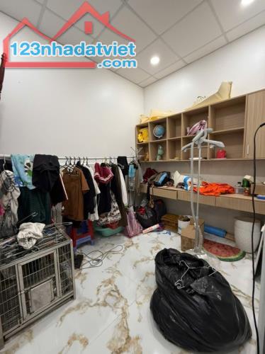 QUẬN 8 NGAY CẦU CHÀ VÀ KẾ QUẬN 5 - DT GẦN 60M2 CN ĐỦ - NỞ HẬU TÀI LỘC - HẺM THÔNG - 5.4 TỶ - 3