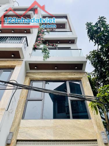 Bán nhà 🏠 Thạch Bàn Long Biên 46 m2 , 5 tầng ( TM ) Bán 10,5 tỉ .