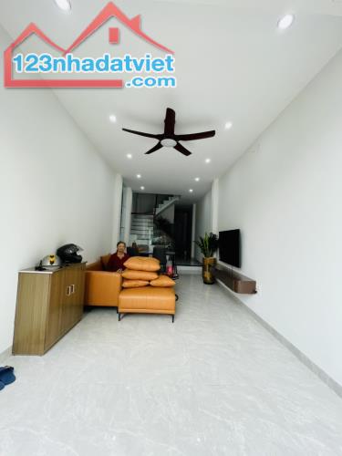Bán nhà 🏠 Thạch Bàn Long Biên 46 m2 , 5 tầng ( TM ) Bán 10,5 tỉ . - 1