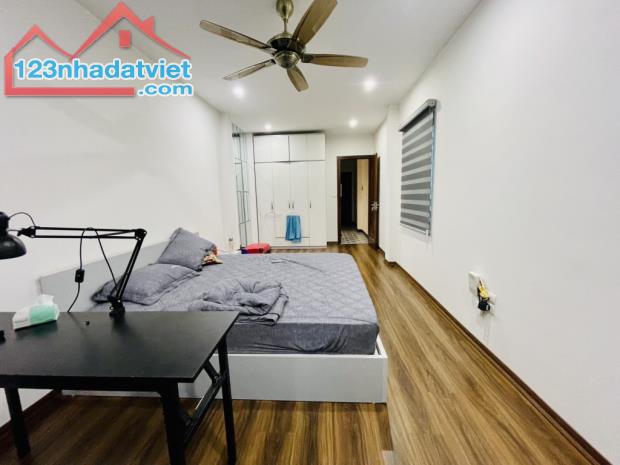 Bán nhà 🏠 Thạch Bàn Long Biên 46 m2 , 5 tầng ( TM ) Bán 10,5 tỉ . - 2
