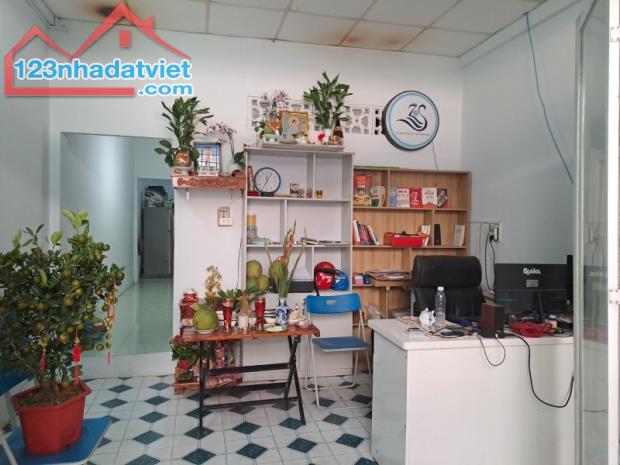 CÁCH HXT DƯƠNG BÁ TRẠC VÀI BƯỚC CHÂN - NHÀ 56M2 - 4X14M VUÔNG VỨC - P1 Q8 - 4.7 TỶ - 2