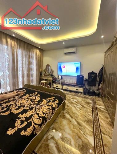BÁN NHÀ LÔ GÓC 3 MẶT THOÁNG PHỐ VĨNH PHÚC - 72M2- 4 TẦNG - 4.8M MẶT TIỀN - 17.5 TỶ - VIP ! - 2