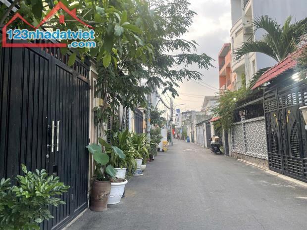 HÀNG XÓM VẠN PHÚC CITY – 4 TẦNG HOÀN CÔNG  – HẺM XE TẢI – GIÁ CHỈ 8.5 TỶ
