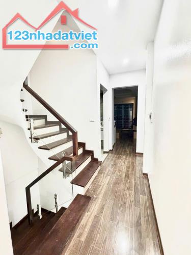 Hot Nhà Cầu Giấy 46m2 Ô Tô Vào Nhà Kinh Doanh Giá Chỉ 16.8 Tỷ - 2