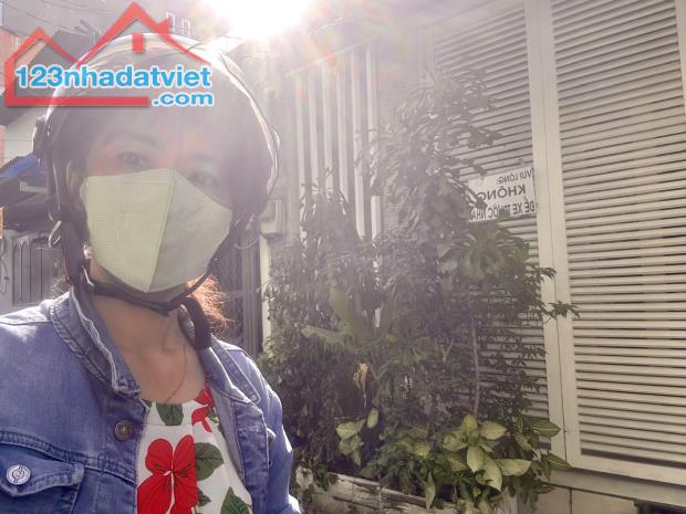NHÀ BÁN QUẬN 4 - GIAO THƯƠNG VỚI NGUYỄN THẦN HIẾN, NGUYỄN TẤT THÀNH QUA QUẬN 7 CHỈ 2 - 1