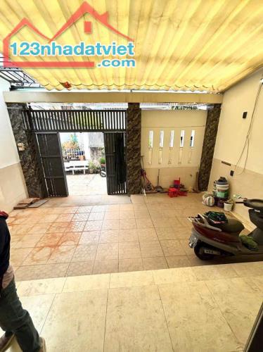 Nhà đường Tú Sương Ngay Coop Mart Ngã tư Thủ Đức, P.Hiệp Phú, dt 122m2 giá 6,2 tỷ