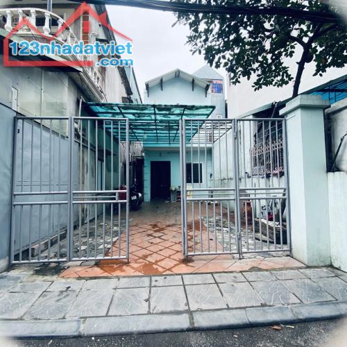 Bán Đất tặng nhà 2 tầng Ngọc Thuỵ- Oto Vỉa Hè- Hàng xómKhai Sơn - 103m2-16,5 tỷ( Thương