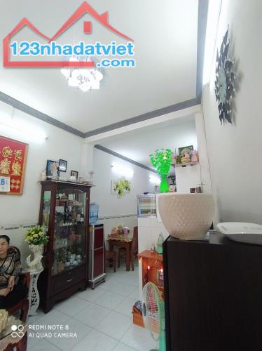 HẺM NHỰA XE HƠI 5M BÀ HOM THÔNG TỨ TUNG - TRỆT LẦU ĐẸP - 35M - SÁT KHU PHÂN LÔ CV NỘI BỘ - 1