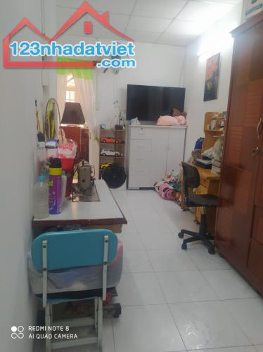 HẺM NHỰA XE HƠI 5M BÀ HOM THÔNG TỨ TUNG - TRỆT LẦU ĐẸP - 35M - SÁT KHU PHÂN LÔ CV NỘI BỘ - 2