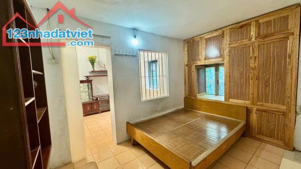 Ơ!! Nhà TT rẻ nhất HN 46m2, 3 thoáng chỉ 2xx tỷ phố 8-3 Hai Bà Trưng HN