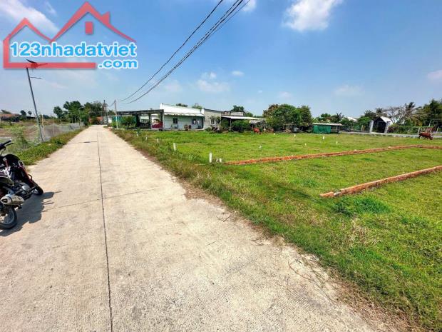 BÁN GẤP LÔ ĐẤT 130M2 GIÁ 850TR SHR ĐỨC HOÀ THƯỢNG LH 0918.408.638