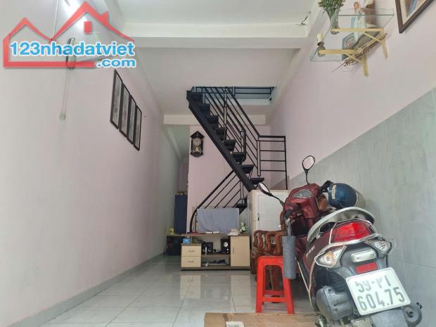 Nhà Mới ở ngay, Tăng Nhơn Phú B, Quận 9, Dt 40m2( 3 x 13 ), 2 tầng, chỉ 2.5ty