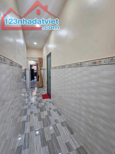 Nhà xinh 4,25mx19m hẻm 4m có sân xe cổng rào gần chợ chó trung mỹ tây - 2