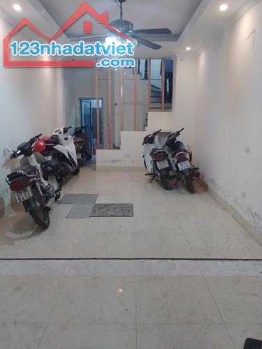 BÁN NHÀ PHỐ  BẠCH MAI – HAI BÀ TRƯNG GẦN NGÃ TƯ THANH NHÀN, NGÕ THÔNG, 4 TẦNG NỞ HẬU.