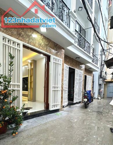 NGUYỄN CHÍNH - NHÀ MỚI - NGÕ THÔNG, LÔ GÓC, TRƯỚC NHÀ 3M - 20M RA ÔTÔ TRÁNH- 36M2 - 5TẦNG
