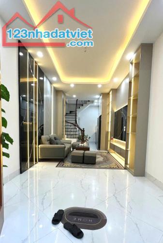 NGUYỄN CHÍNH - NHÀ MỚI - NGÕ THÔNG, LÔ GÓC, TRƯỚC NHÀ 3M - 20M RA ÔTÔ TRÁNH- 36M2 - 5TẦNG - 1