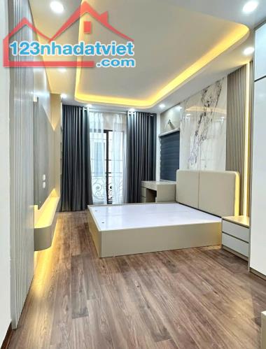NGUYỄN CHÍNH - NHÀ MỚI - NGÕ THÔNG, LÔ GÓC, TRƯỚC NHÀ 3M - 20M RA ÔTÔ TRÁNH- 36M2 - 5TẦNG - 4