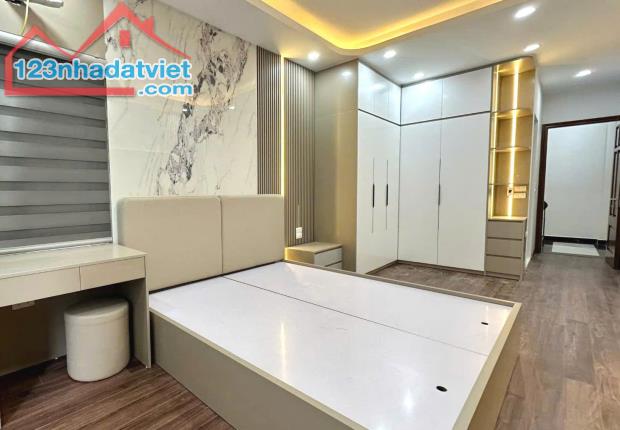 NGUYỄN CHÍNH - NHÀ MỚI - NGÕ THÔNG, LÔ GÓC, TRƯỚC NHÀ 3M - 20M RA ÔTÔ TRÁNH- 36M2 - 5TẦNG - 5