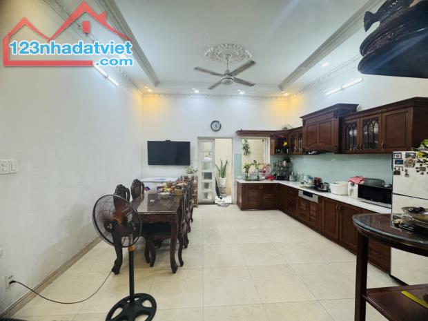 KHU BÀU CÁT HXH P.11, TÂN BÌNH – 81M² – 3 TẦNG – THIẾT KẾ TÂN CỔ ĐIỂN – 14.X TỶY - 1